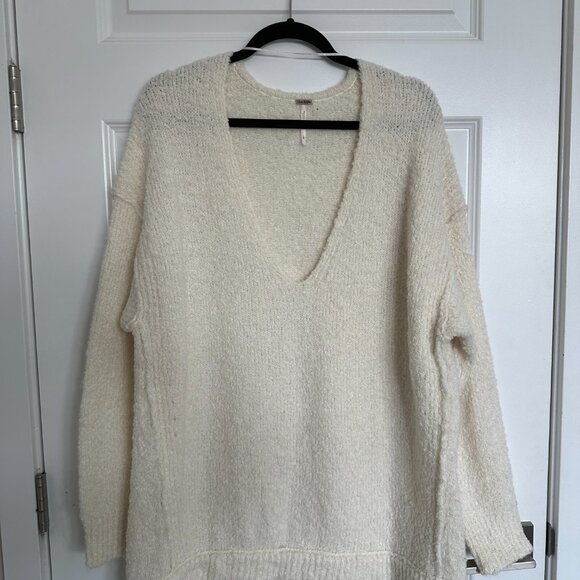 NWOT Free People Lofty V-Neck Pullover Sweater in Ivory - Picture 2 of 4